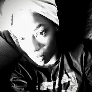 Meet your Posher, Mona